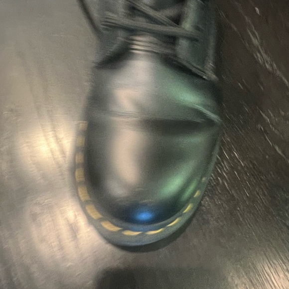 Dr. Doc Martens Wonen's size 8 Leahter Lace Up Boots - Picture 4 of 10